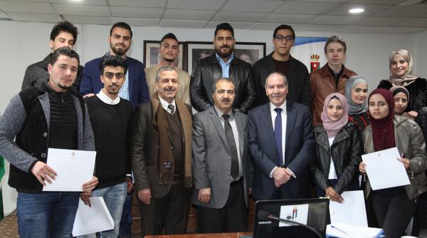 اختتام دورة صحفية لطلبة الزرقاء في