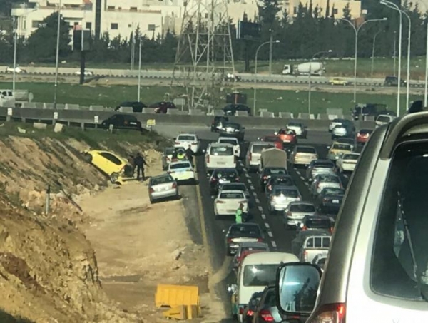 بالصور .. . حادث سير يتسبب