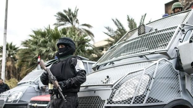 مقتل شخص وجرح ثلاثة في انفجار