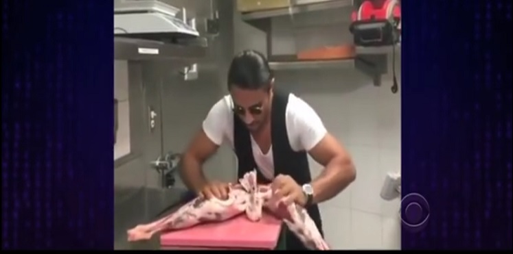بالفيديو.. هكذا أدهش “جزار الخمسة نجوم”