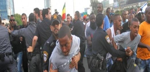 يهود الفلاشا يعودون للاحتجاج وسط تل