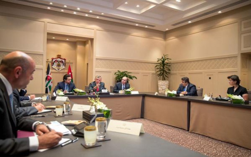 الملك يتابع خطط الحكومة للنهوض بقطاع