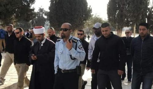 قوات الاحتلال تعتقل إمام المسجد الاقصى