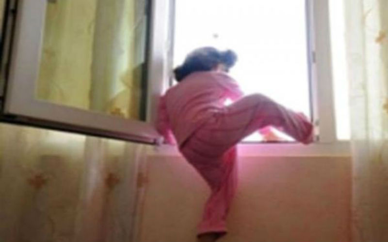 وفاة طفلة اردنية سقطت من شقة
