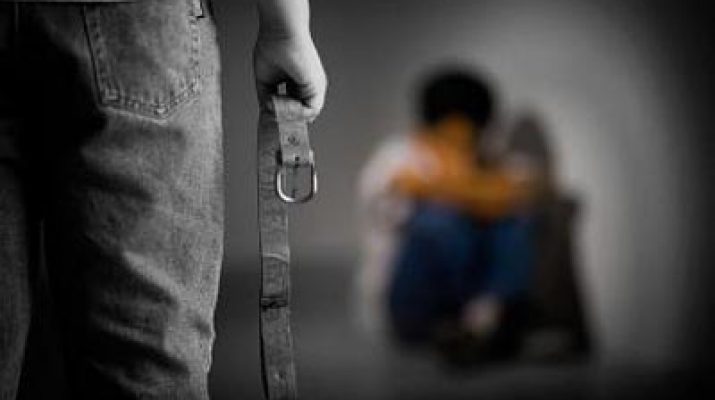 وفاة طفلة يشتبه بتعرضها لعنف أسري