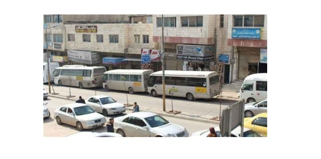 اعتصام سائقي الحافلات العمومية في عجلون