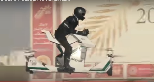 بالفيديو .. quotالشرطي الطائرquot في شوارع