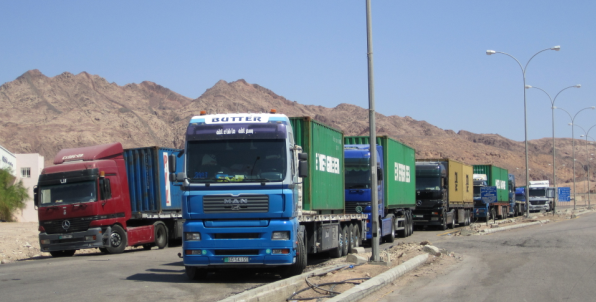 الحكومة تعفي الشاحنات العراقية من الغرامات