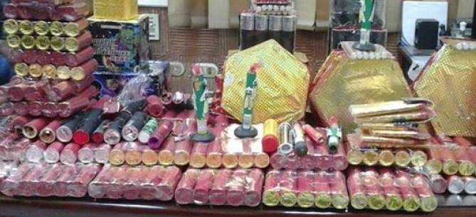 جمرك العقبة يضبط حاوية ألعاب نارية