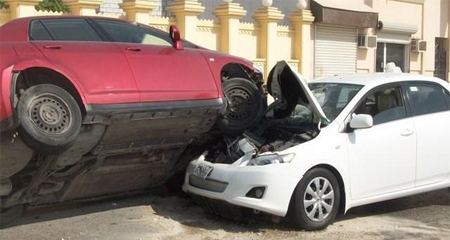 6 إصابات بتصادم مركبتين في المفرق