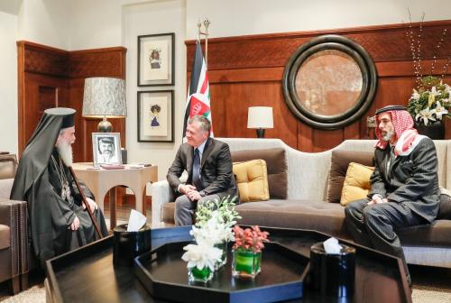 الملك يستقبل بطريرك المدينة المقدسة