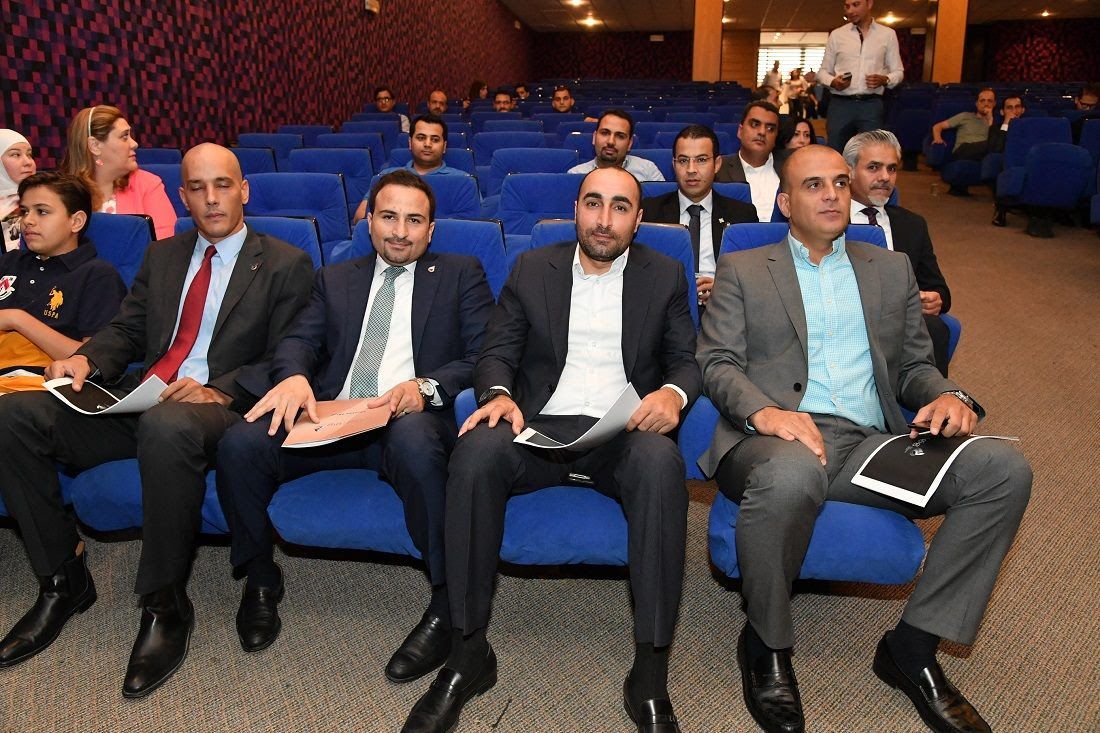 الشرق العربي للتأمين تكرم عدد من