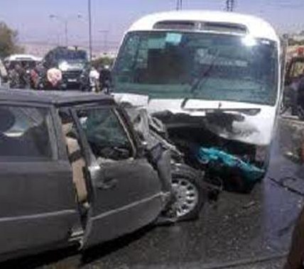 الزرقاء.. (17) إصابة بحادث تصادم بين