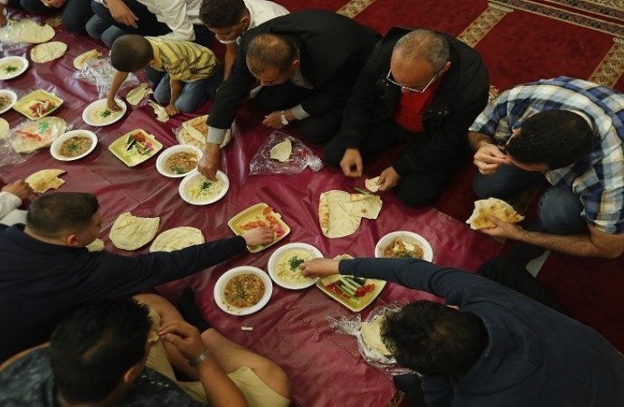 تعرف على الدولة التي يفطر فيها