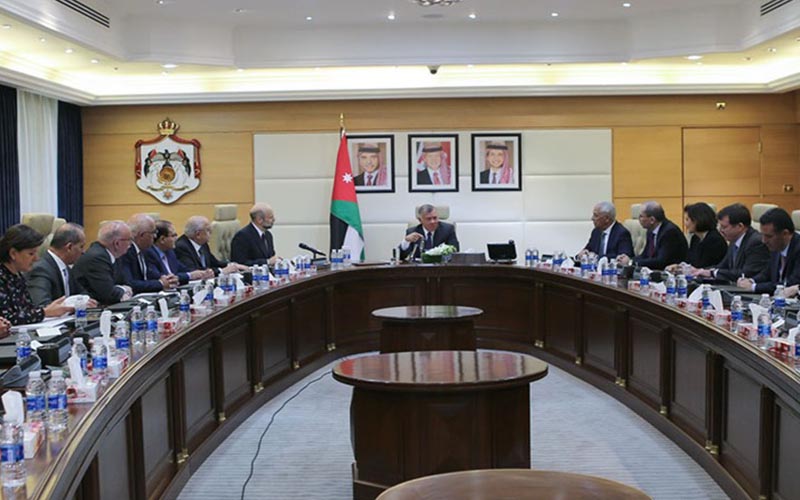 الشائعات تضرب الأردن.. والملك يدعو لمواجهتها
