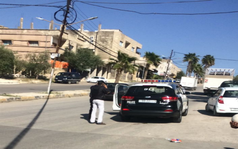 مطلوب يطلق النار على محال تجارية