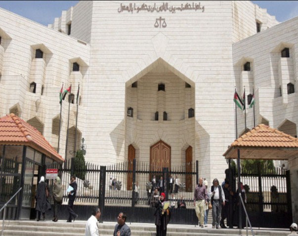 قاض اردني يطعن بقرار إحالته للاستيداع
