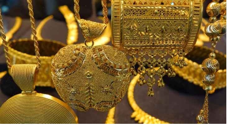الذهب يتراجع مع عزوف المستثمرين
