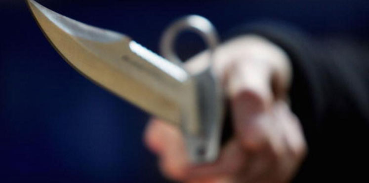 مقتل 3 أشقاء طعنا على يد