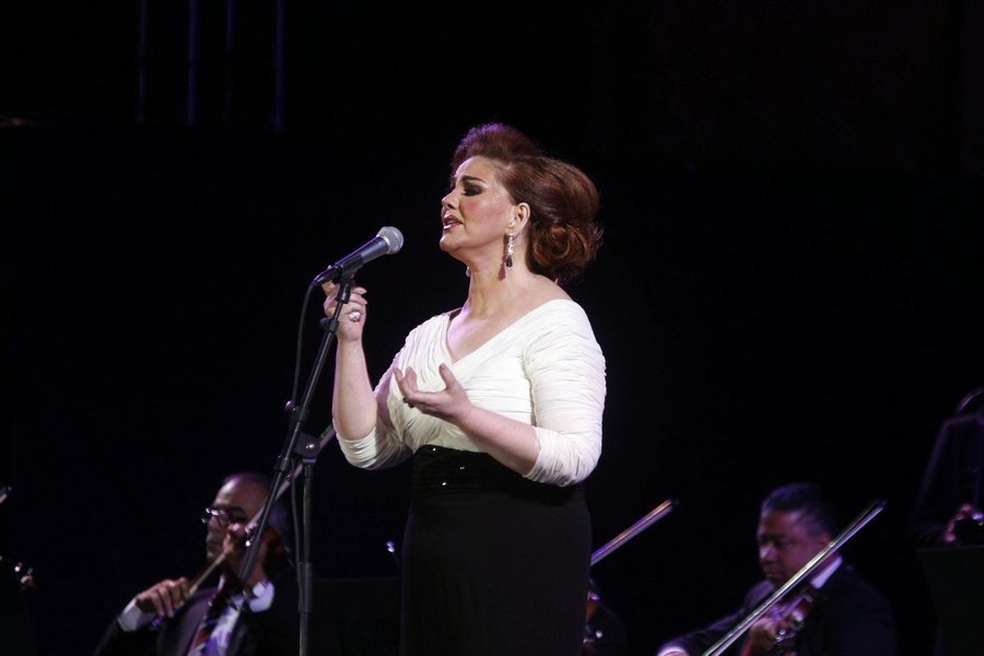 ميادة الحناوي تغني في الفحيص ..