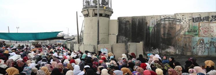 350 ألف فلسطيني يؤدون صلاة الجمعة