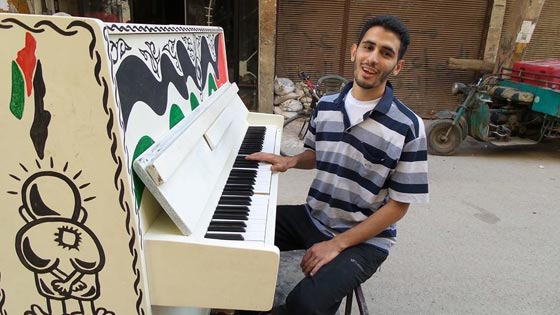 أيهم أحمد يهاجر بعد حرق آلته