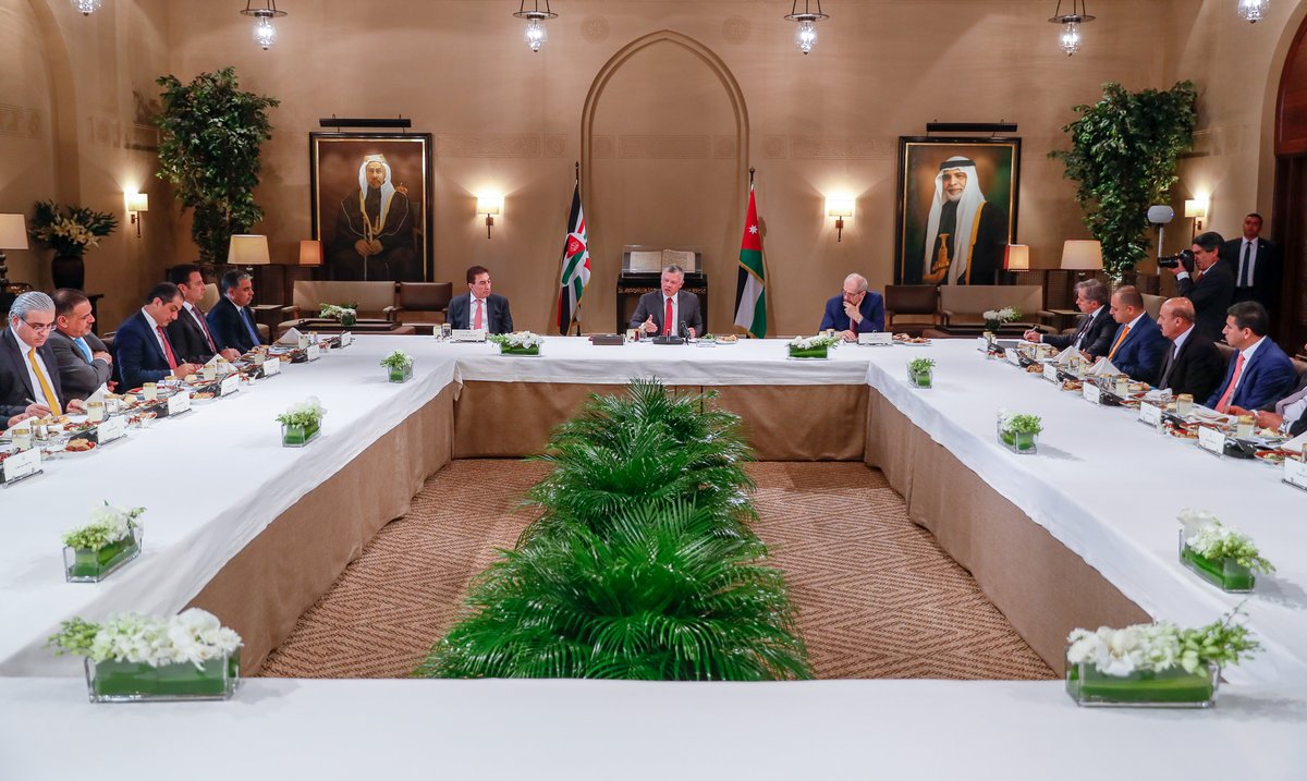 الملك : لا يجوز أن تحترم