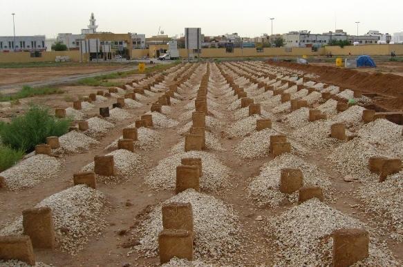 متنفذ يعود لبسط سلطته على مقبرة