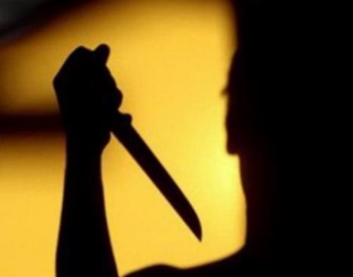 الزرقاء.. أربعيني يطعن نفسه بالرقبة