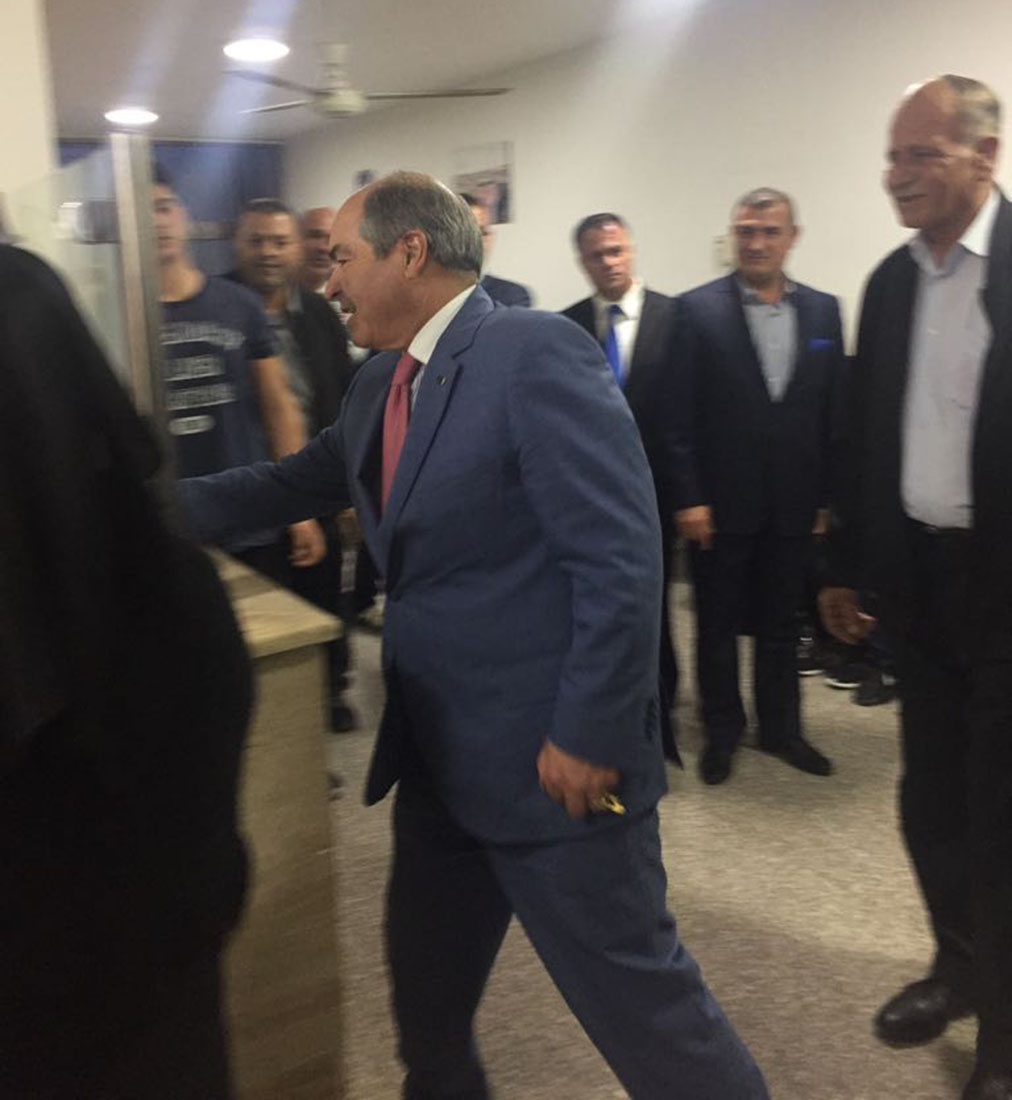رئيس الوزراء يزور مكتب أحوال وجوازات