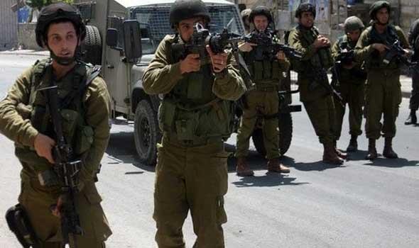 اصابة فلسطيني بجروح باعتداء الاحتلال على