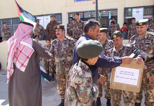 المنطقة العسكرية الشمالية توزع طرودا على