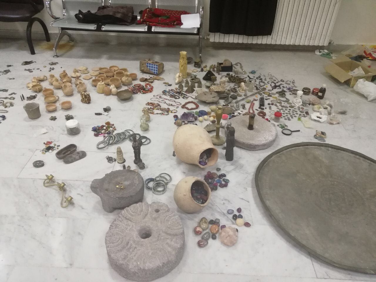 ضبط مجموعة كبيرة من القطع الاثرية