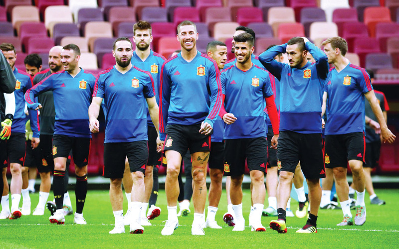 الدب الروسي يفترس إسبانيا ويطيح بها