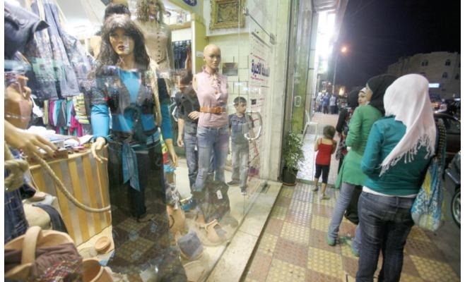 حركة تجارية نشطة في أسواق الألبسة