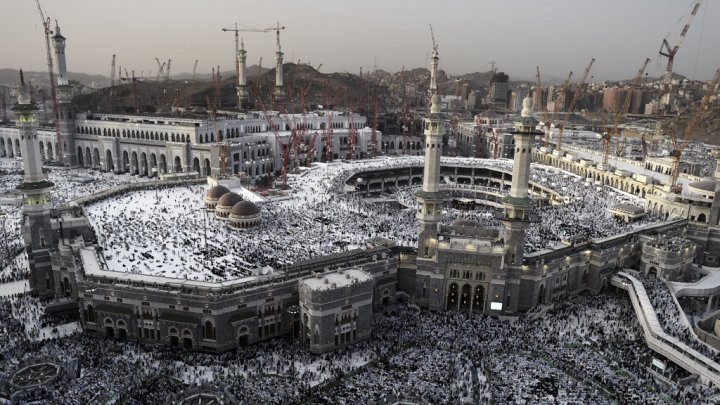إجلاء 1500 شخص بسبب حريق شب