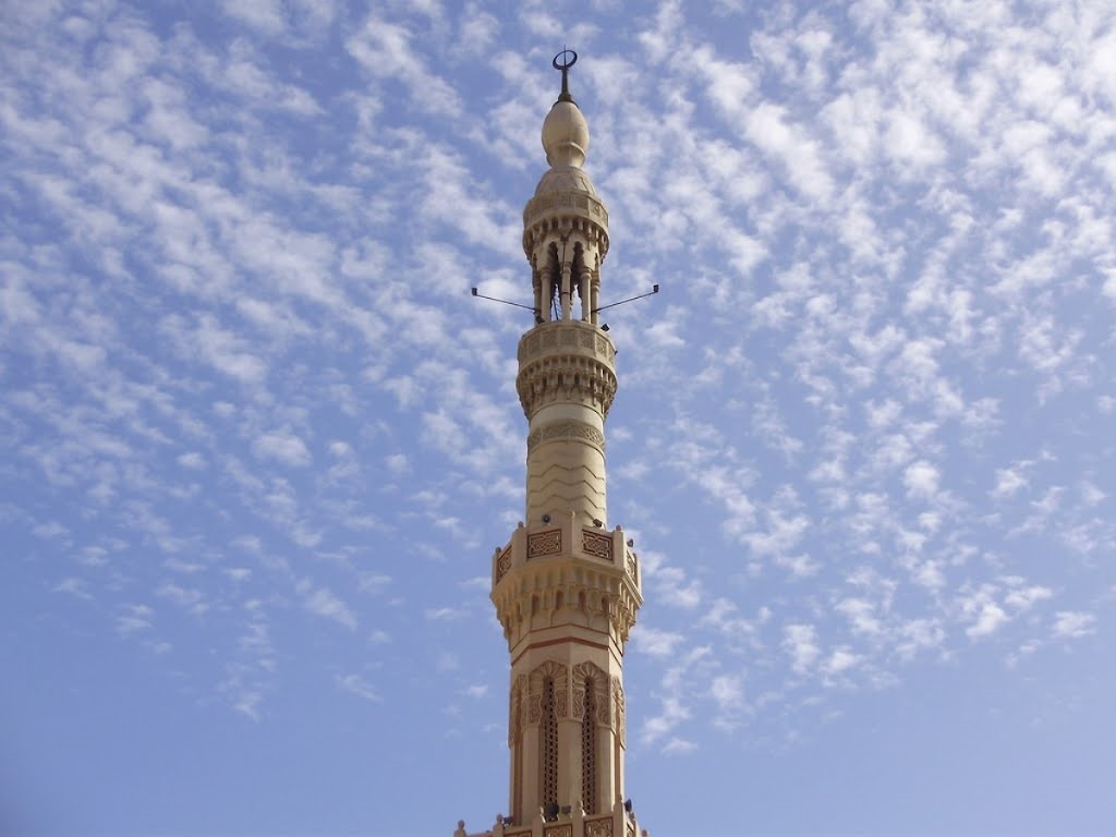 سقوط مأذنة مسجد بالقطرانة وإحالة المتعهد