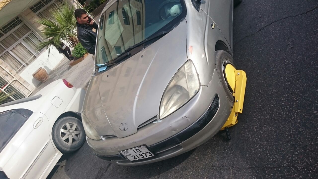 السير: إقفال العجلات للحد من الوقوف