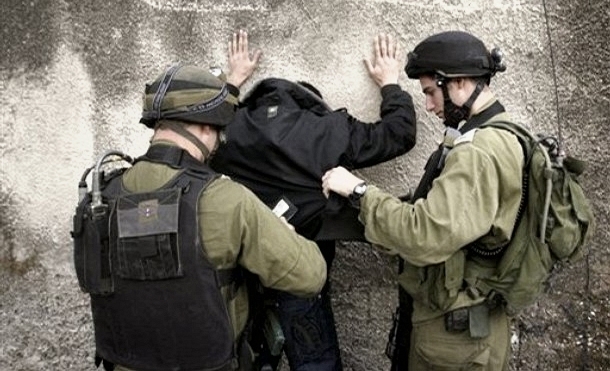 (اسرائيل) تدعي اعتقال 6 فلسطينيين بتهمة