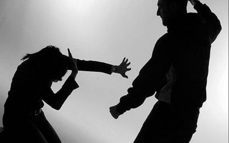 عشريني يقتل شقيقته طعنا في الزرقاء