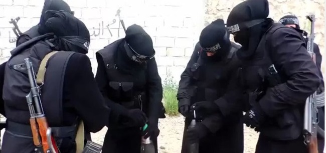 (عضاضات) داعش ينشرن الرعب بين نساء