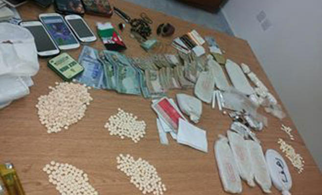 ضبط مخدرات بحوزة مسافرة في مطار