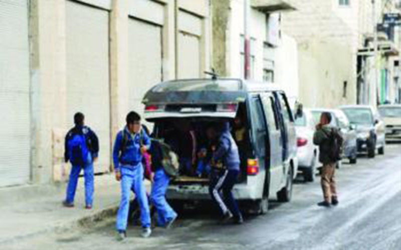 وفاة و7 اصابات بتدهور باص ينقل