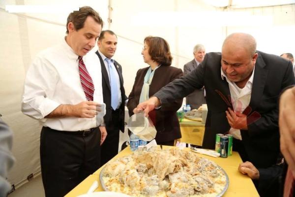 النائب عطية مغازلا الملك: أخرست الدببة