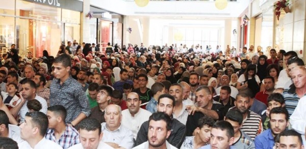 تزاحم المواطنين يفشل أمسية (العريفي) الرمضانية