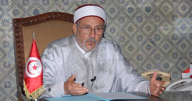 تونس: رفض السلام باليد على مديرة