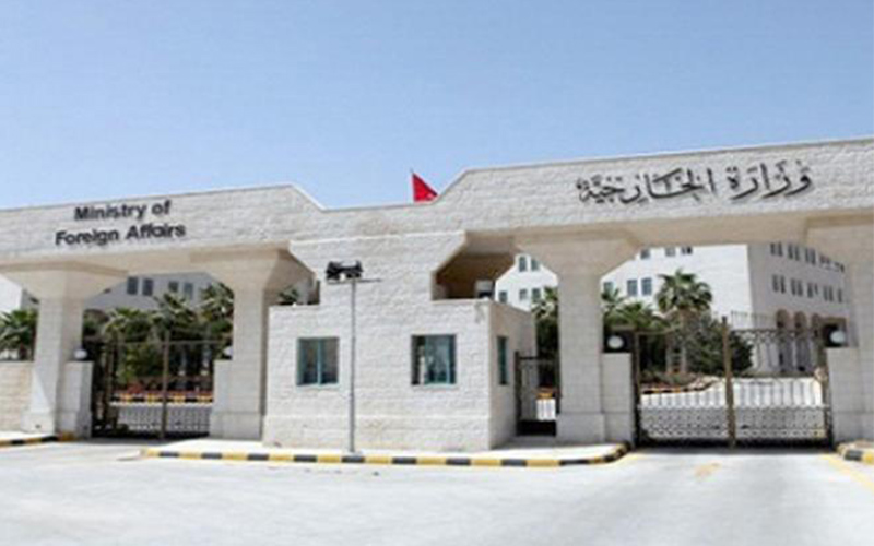 الخارجية تتابع احتجاز جوازات سفر 120
