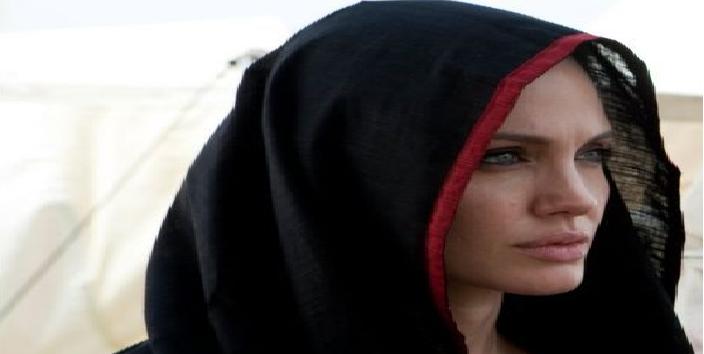 أزمة اللاجئين في أوروبا تستفز انجلينا