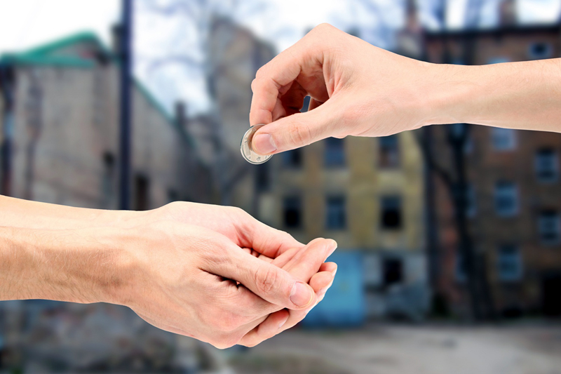 سيدة تتصدق على quotصاحب مولquot بدينار