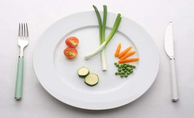 علماء: الجوع يحارب شيخوخة الدماغ